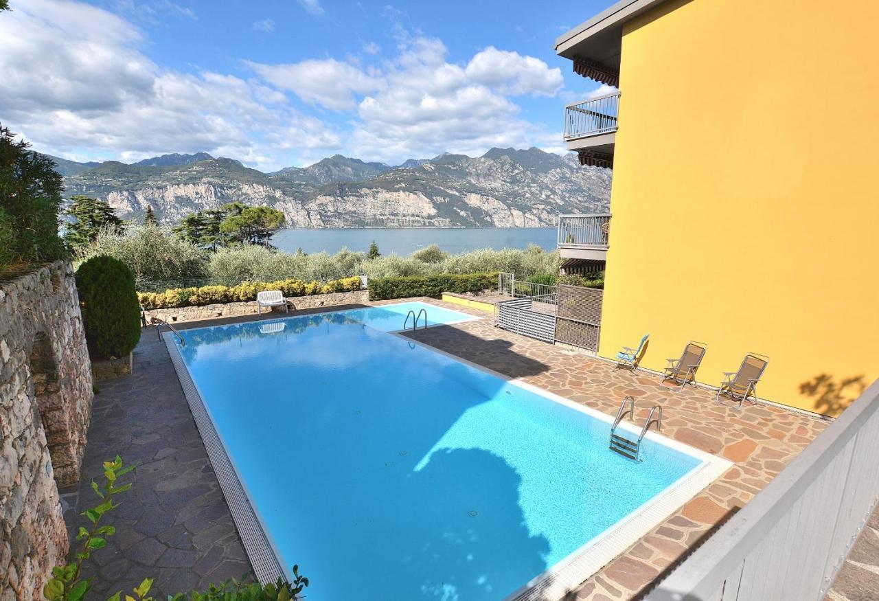 Apartment La Perla With Pool *